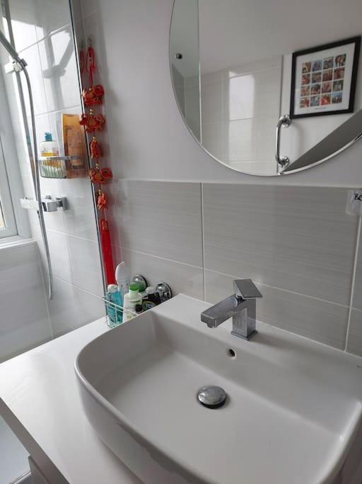 Double Room With Ensuite Shower Room In Quiet, Private House Worthing Exterior foto