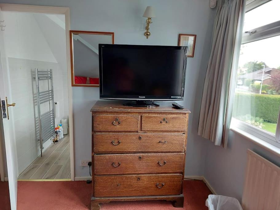 Double Room With Ensuite Shower Room In Quiet, Private House Worthing Exterior foto